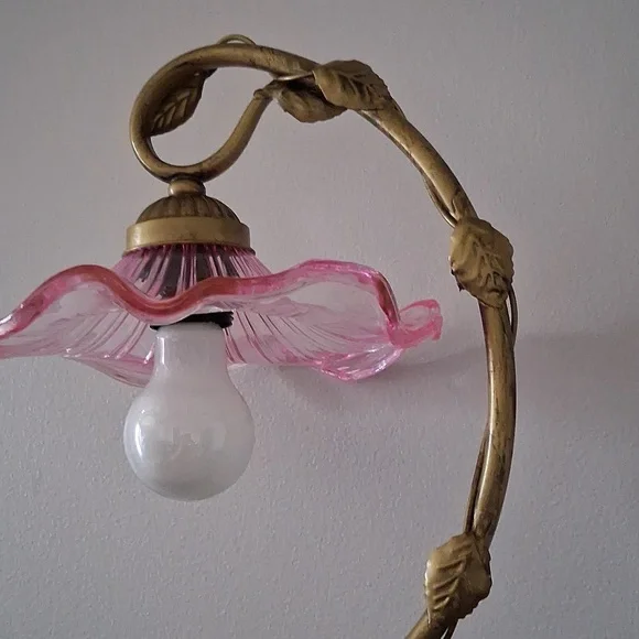 NIB Dolls Kill Dreamland Bloom Pink Table Lamp!! - Picture 7 of 16